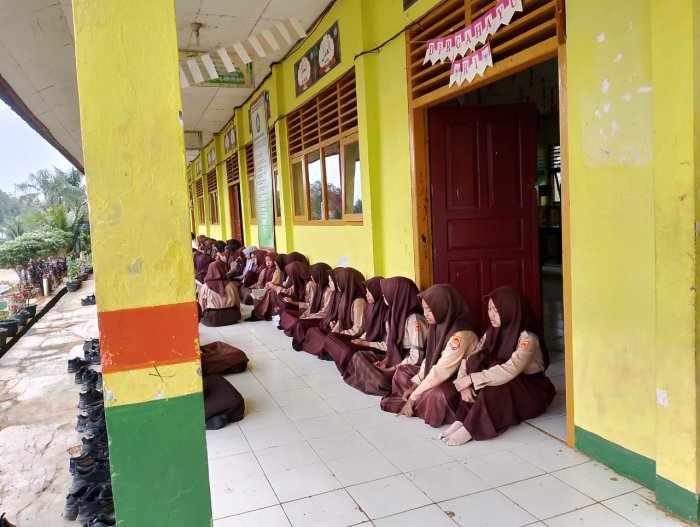 MTsN 4 Tebo Melaksanakan Pembacaan Yasin Rutin Setiap Jumat