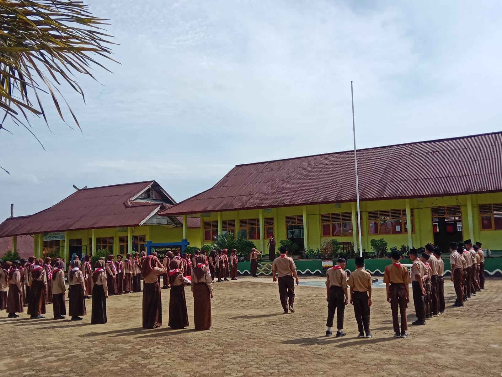 PENGGALANG CERIA HATI SENANG RIANG GEMBIRA