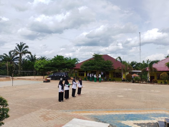 Guru MTsN 4 Tebo Latihan Upacara Jelang HGN ke-80