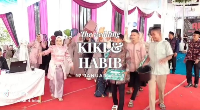 Ibu Guru MTsN 4 Tebo Menikah Serombongan Anak OSIM Kompak Datang Membawa Hadiah. Ibu Guru MTsN 4 Tebo Menikah Serombongan Anak OSIM Kompak Datang Membawa Hadiah.