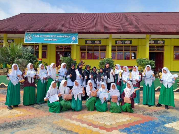 Kelas 8B MTsN 4 Tebo Raih Dua Gelar di FELISA 2025