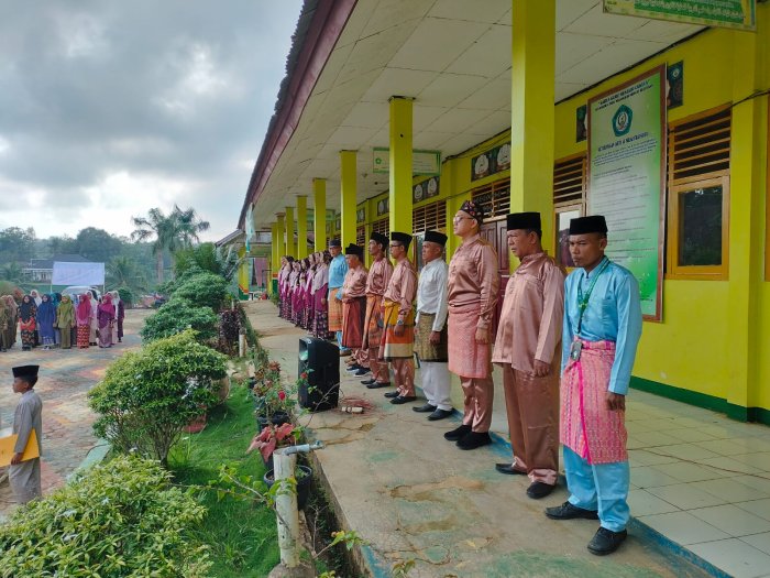 MTsN 4 Tebo Peringati HUT ke-69 Jambi dengan Upacara Khidmat