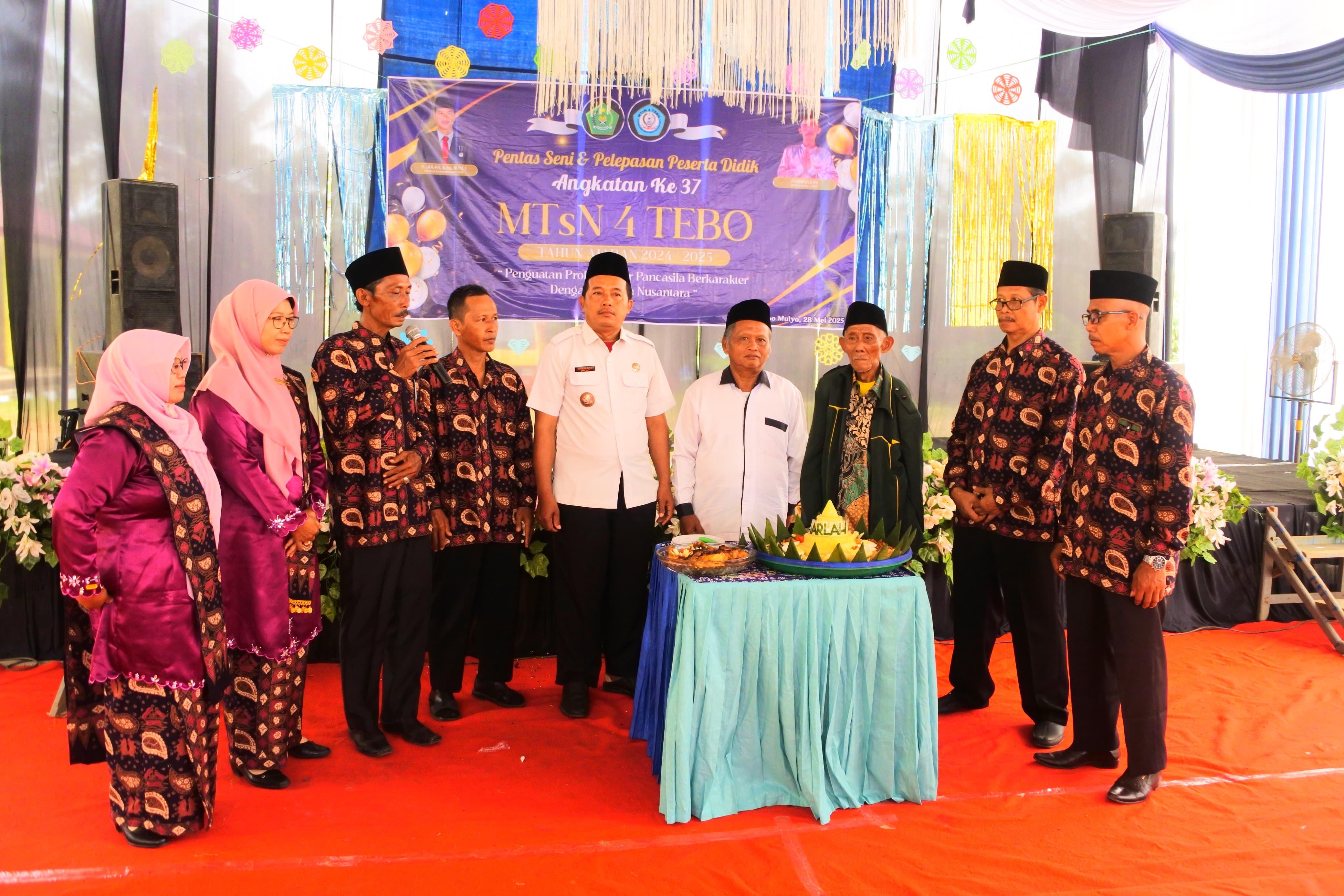 PELEPASAN KELAS IX MTsN 4 TEBO BERLANGSUNG MERIAH PELEPASAN KELAS IX MTsN 4 TEBO BERLANGSUNG MERIAH