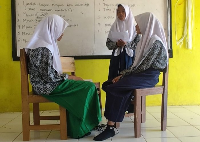 Mempratikkan Prosedur Wawancara dengan Teknik Bermain Peran