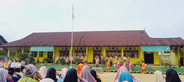 MTsN 4 Tebo Gelar Upacara HUT ke-26 Kabupaten Tebo