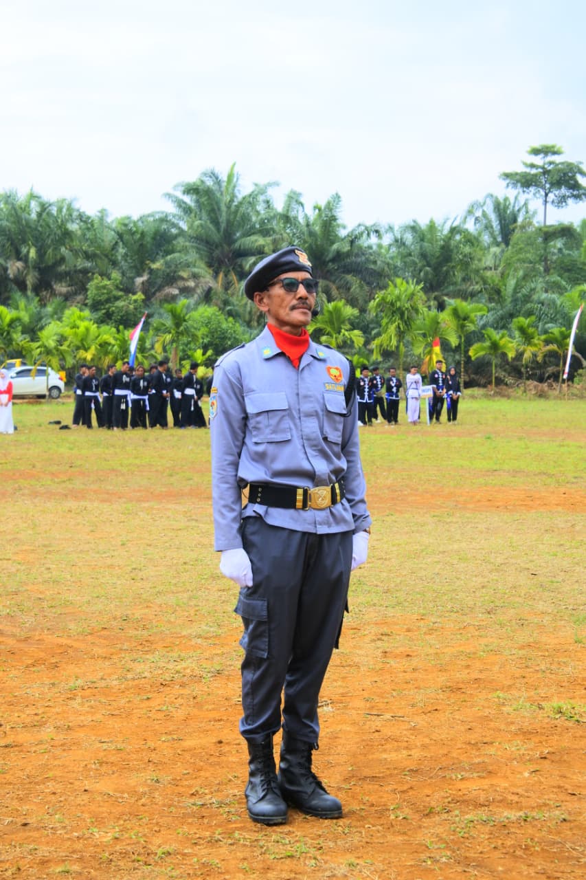 Seorang Pramu Bakti Sukses Pimpin Upacara HUT RI Ke 80 di Desa Rimbo Mulyo