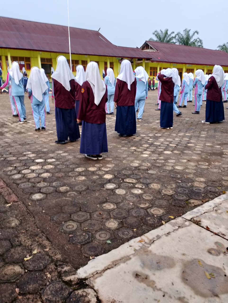 Pembiasaan Pagi yang Membangun Semangat: Senam Anak Indonesia Hebat di MTsN 4 Tebo Pembiasaan Pagi yang Membangun Semangat: Senam Anak Indonesia Hebat di MTsN 4 Tebo