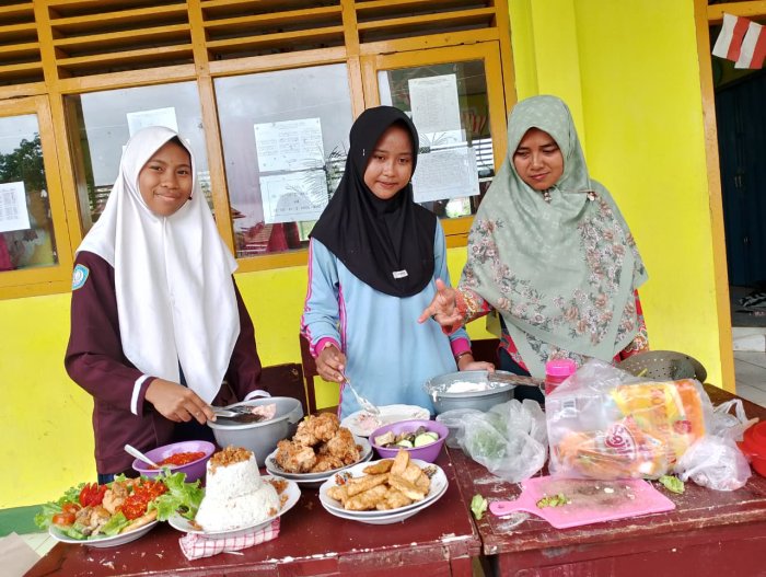 Siswa MTsN 4 Tebo Praktik Olah Pangan Hewani Siswa MTsN 4 Tebo Praktik Olah Pangan Hewani