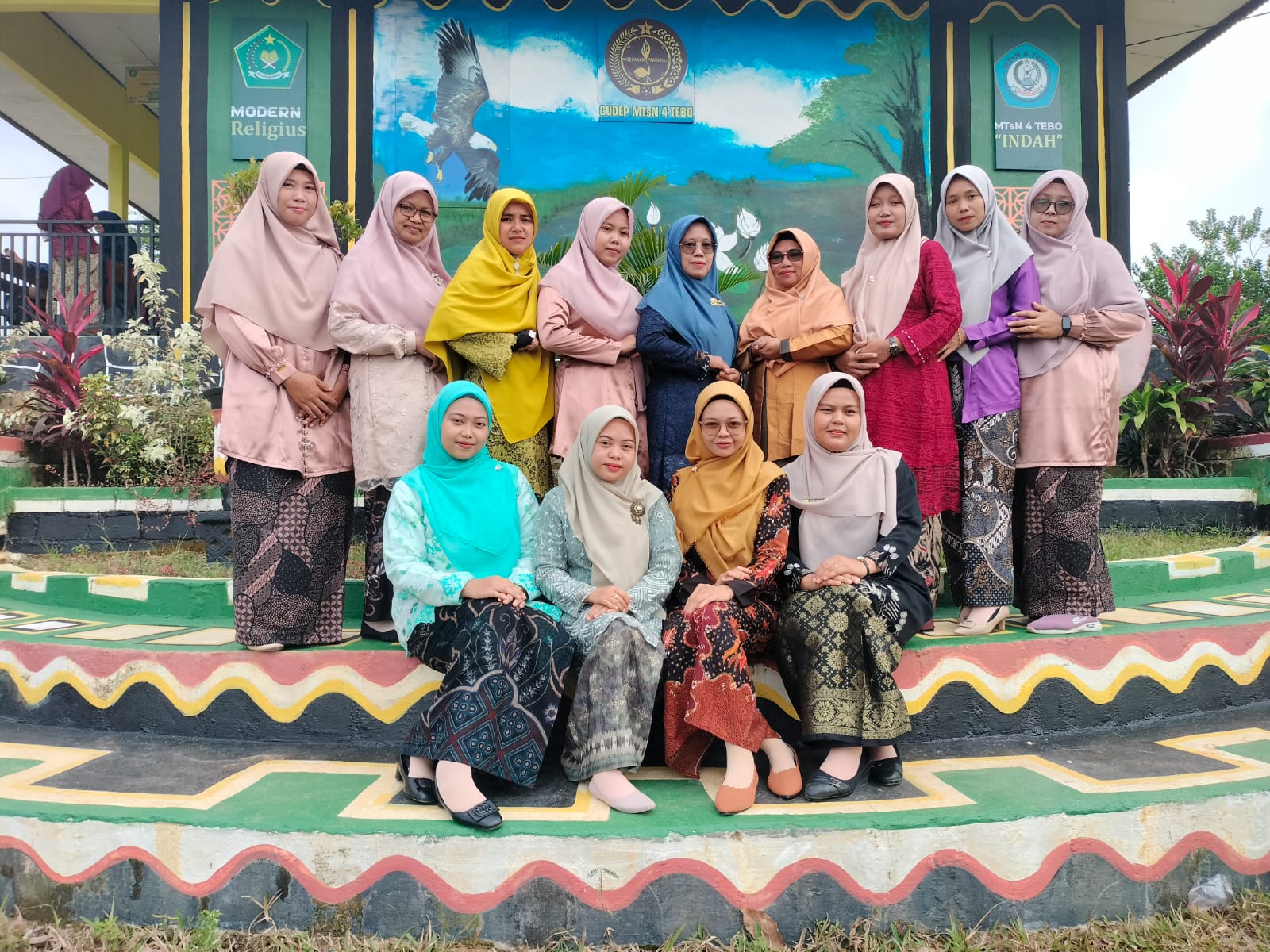 Memperingati Hari Kartini Tahun 2025 Memperingati Hari Kartini Tahun 2025