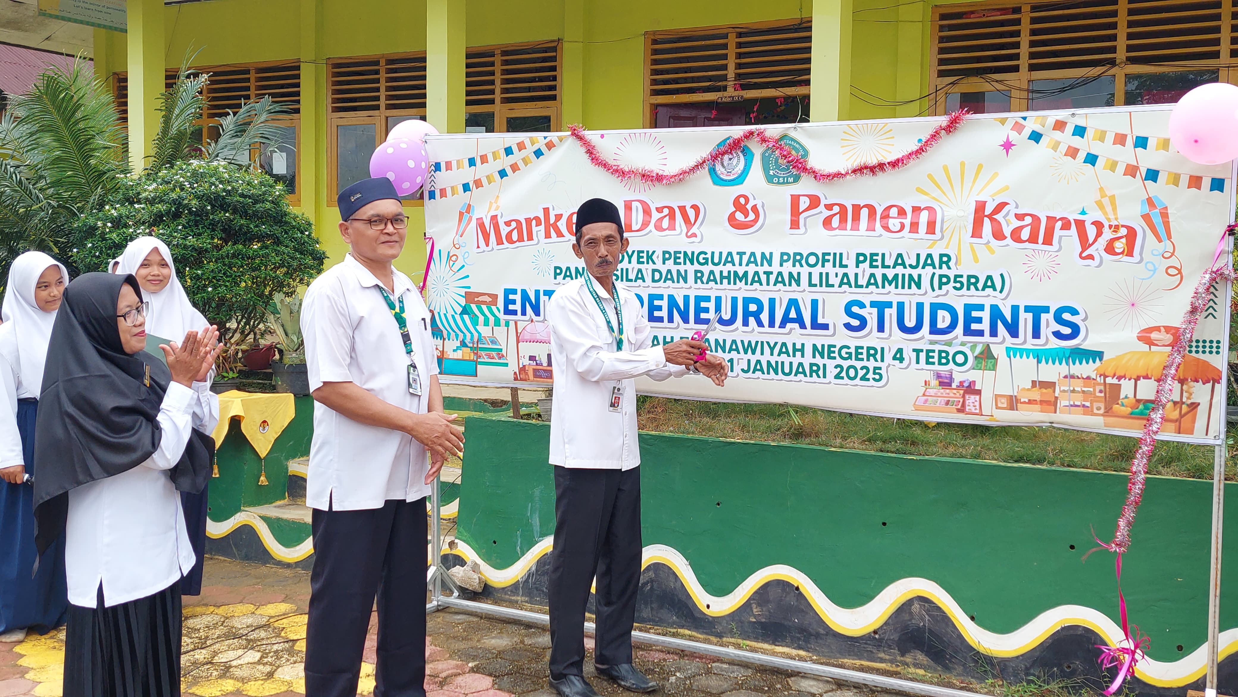 UNJUK MINAT WIRAUSAHA SISWA, MTs NEGERI 4 TEBO GELAR MARKET DAY UNJUK MINAT WIRAUSAHA SISWA, MTs NEGERI 4 TEBO GELAR MARKET DAY