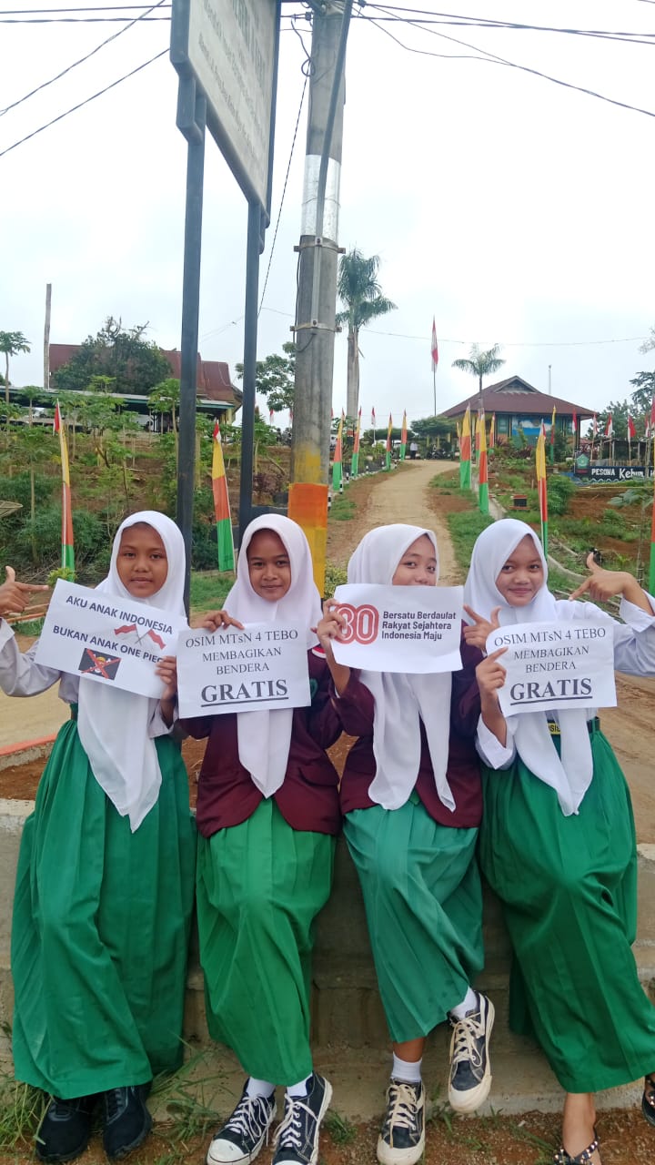 Guncang Semangat Kemerdekaan! OSIM MTsN 4 Tebo Tebar 1.000 Bendera Merah Putih untuk Indonesia Jaya Guncang Semangat Kemerdekaan! OSIM MTsN 4 Tebo Tebar 1.000 Bendera Merah Putih untuk Indonesia Jaya